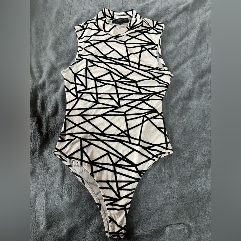 Stunning asymmetrical print body suit. Sz Large. Never worn.